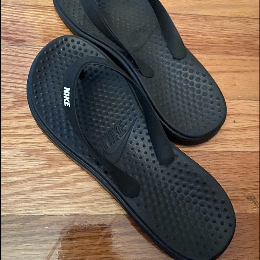 Nike - Picture 4 of 4